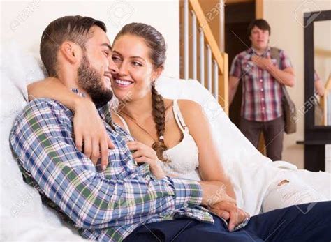 Top Five Reasons Women Cheat On Their Husbands Usrightleft Com Teksten