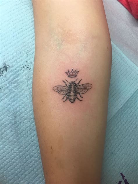 Queen Bee Tattoo Queen Bee Tattoo Classy Tattoos For Women Bee Tattoo