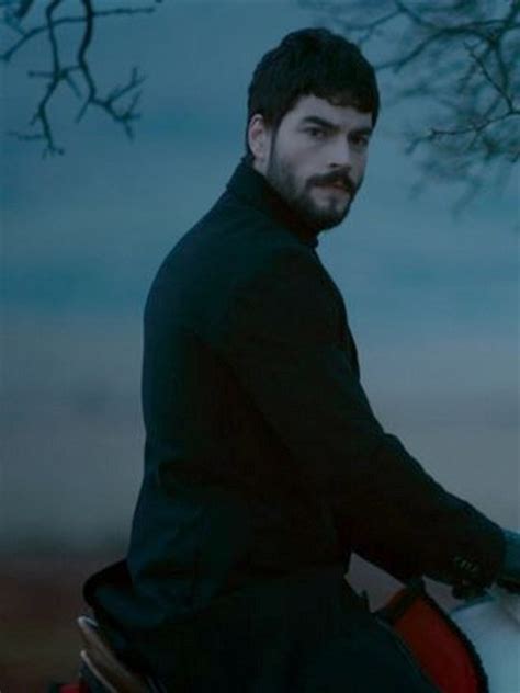 Hercai severler hercai oyuncular hakkında merak ettikleri konular için bilgi arayışına girmişlerdir. Hercai postere - 410 görselden 5. sıradaki - Beyazperde.com