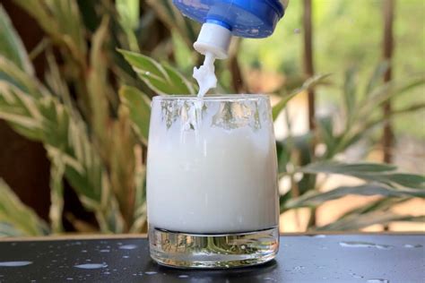 Bintik ini bukan hanya bisa timbul di wajah, tetapi bisa juga timbul di tangan, punggung atas, dan bagian kaki di tulang kering. 7 Ramuan Alami Ini Bisa Melenyapkan Bintik Putih di Bibir