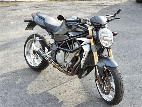 Given its street race bike status, mv augusta brutale 1090 derives humungous power and torque values of 144.2bhp at 10300rpm and 112nm at 8100 rpm, respectively. MV Agusta Brutale 750 cm³ 2006 - Savonlinna ...
