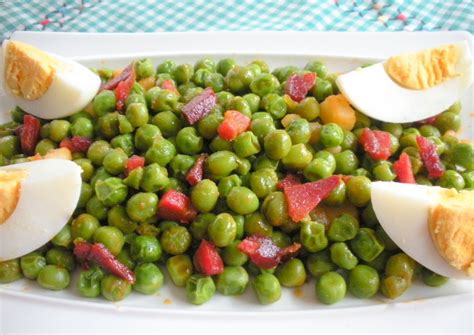 Para aprovechar bien las propiedades el guisante es un ingrediente con una larga tradición en la cocina mediterránea. Aquí se cocina: Guisantes con jamón