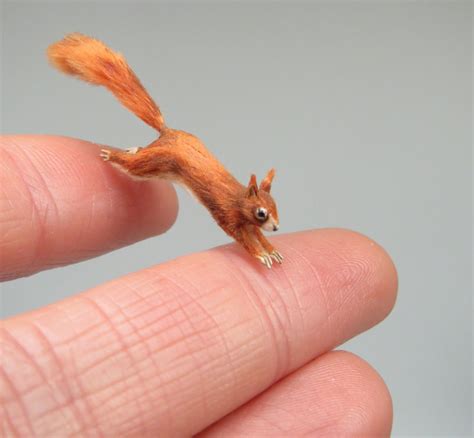 Estas delicadas mini esculturas de animais são biologicamente precisas