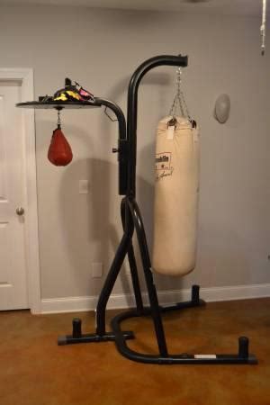 The good thing about this method is that an important note is that using a wall mount will give you less space to move around the bag. Everlast Punching Bag stand - for Sale in Blacksburg ...