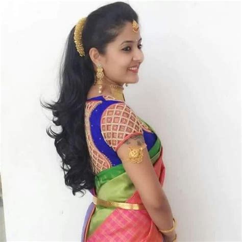 Well, these gorgeous south indian wedding hairstyles for long hair. Latest bridal hairstyles for wedding sarees - Indian ...