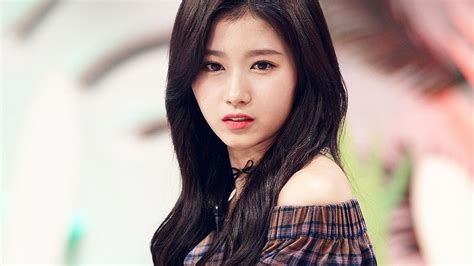 Wallpaper hd of twice, twice sana, face, blonde, k pop. Pin on Twice ️Sana