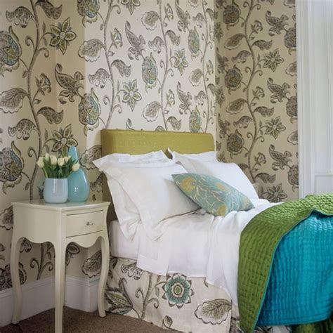 Personalizing the wall decorations of the bedrooms is one of the best contributions to decoration. Choose a large-scale pattern | Bedroom wallpaper - 10 ...
