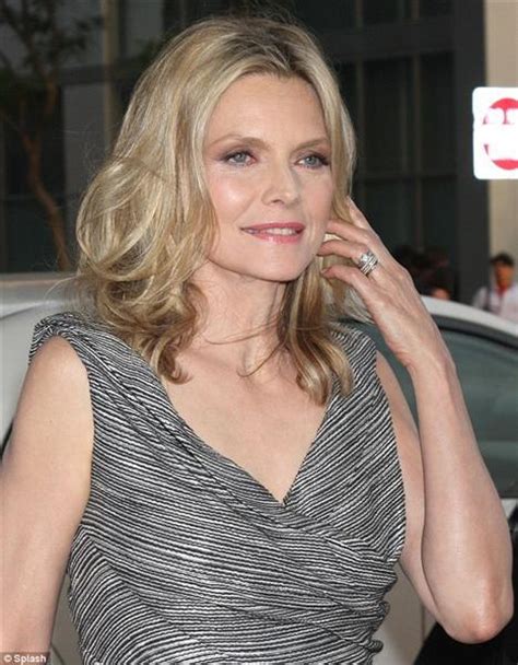 Michelle Pfeiffer Espléndida A Los 54 En El Estreno De People Like Us