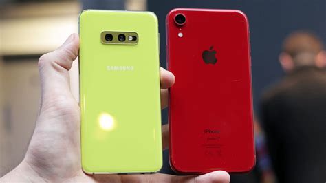 Samsung S10e Vs Iphone Xr Which One Is Better Flagship At 750