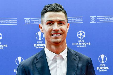 Cristiano Ronaldo Compie 37 Anni In Regalo Unauto Extra Lusso