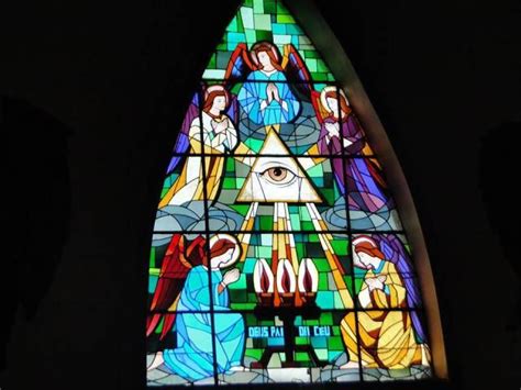 Igreja são valentino, igreja de pedra, restaurante do camping, café colonial reichert, apiário, alam leia mais caminhos de caravaggio a rota caminhos de caravaggio liga os santuários de nossa senhora de caravaggio de farroupilha ao de canela, passando por estradas nas zonas rural e urbana dos municípios de farroupilha, caxias do sul, nova. Os Vitrais Satânicos da Igreja Católica de Canela/RS ...