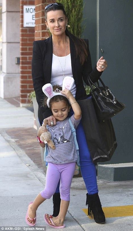 Beverly Hills Housewife Kyle Richards Takes Her Daughter Portia Out Shopping Daily Mail Online