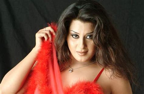 Actress saranya anand getting married; World Movies Stars Pictures: July 2012