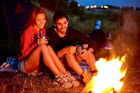 15 Romantic Camping Ideas For Couples Who Love To Snuggle