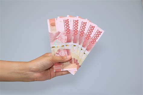 Kamu bisa melihatnya melalui tabel di bawah ini: Deposito BCA: Pengertian, Suku Bunga, hingga Simulasi ...