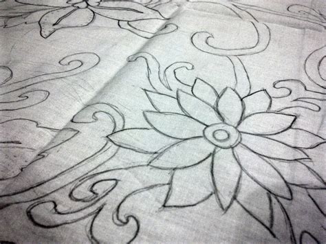 Awalnya batik dikerjakan hanya terbatas dalam keraton untuk pakaian raja. 64 Macam Corak Lukisan Batik Bunga Yang Mudah Kreatif Deh ...
