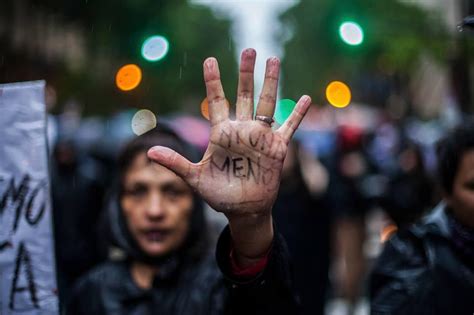 Registraron 181 femicidios en argentina, uno cada 32 horas, y 118 durante la pandemia. Argentina's Life-or-Death Women's Movement
