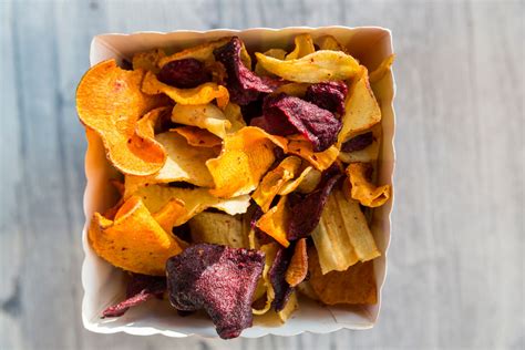 RECETTE ANTI-GASPI chips avec des épluchures de légumes