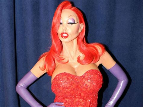 Heidi klum as jessica rabbit. Heidi Klum's amazing Jessica Rabbit costume took nine ...