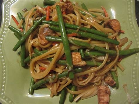 Get your asian noodle fix with these 10 recipes! Healthy Yakisoba Recipe from Healthy Diet Habits