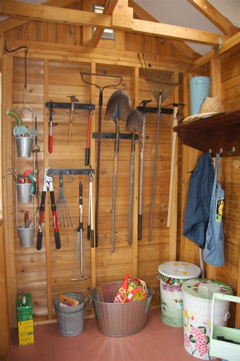 A cute decorating idea for a small garden shed this is a cute diy idea for decorating a small garden shed that was actually built from scratch. She-Shed: DIY Ideas & Plans For Cute She Sheds - Summerstyle