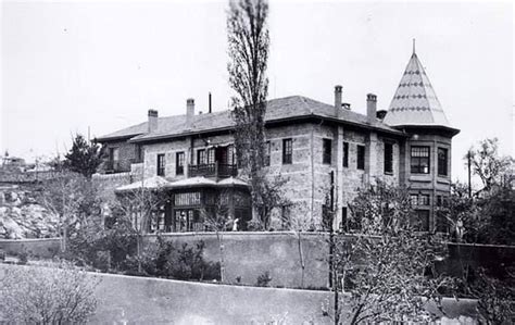 Millî güvenlik konseyi, 12 eylül darbesi ile ülke yönetimine el konulmasından sonra yasama yetkisini kullanmak üzere türk silahlı kuvvetlerinin genelkurmay başkanı orgeneral kenan evren, kara kuvvetleri komutanı orgeneral nurettin ersin, hava kuvvetleri komutanı orgeneral tahsin şahinkaya, deniz kuvvetleri komutanı oramiral nejat tümer ve jandarma genel komutanı orgeneral. Eskilerden Bir Ses Duydum on Instagram: "Cumhurbaşkanlığı ...
