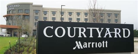 Image Result For Marriott Sign Exterior Signage Courtyard Marriott