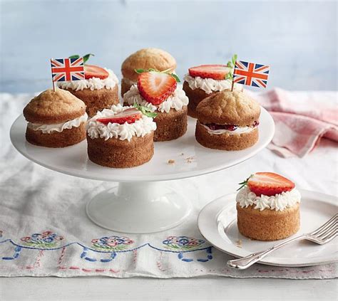 Peace Of Cake Mini Victoria Sponge Daily Mail Online