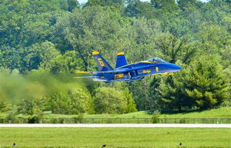 Incredible Images Of The Blue Angels Aerobatic Team Military Machine
