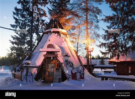 Rovaniemi Finlandia Marzo Casa Tradicional En La Aldea De