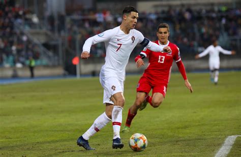 A seleção portuguesa de futebol é a equipa nacional de portugal e representa o país nas competições internacionais de futebol. Luxemburgo quer que a seleção portuguesa inaugure o novo ...