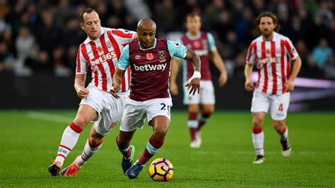 View the latest comprehensive west ham united fc match stats, along with a season by season archive, on the official website of the premier league. West Ham Wallpapers Images Photos Pictures Backgrounds