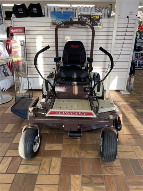 2023 Grasshopper Midmount™ 100v Series 127v 52 Zero Turn Mower For