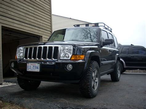 Lifted Jeep Commander With 255 75 17s Larry James Flickr