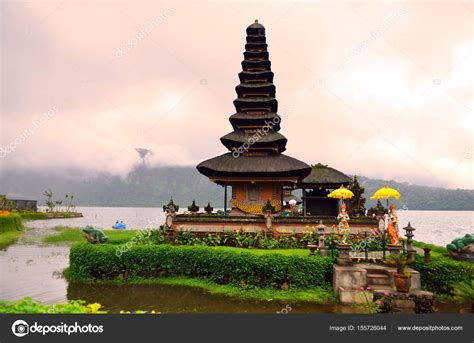 The gorgeous pura ulun danu bratan temple in bali is a must visit on your next trip to indonesia. Pura Ulun Danu Bratan, Hindu temple on Bratan lake, Bali ...
