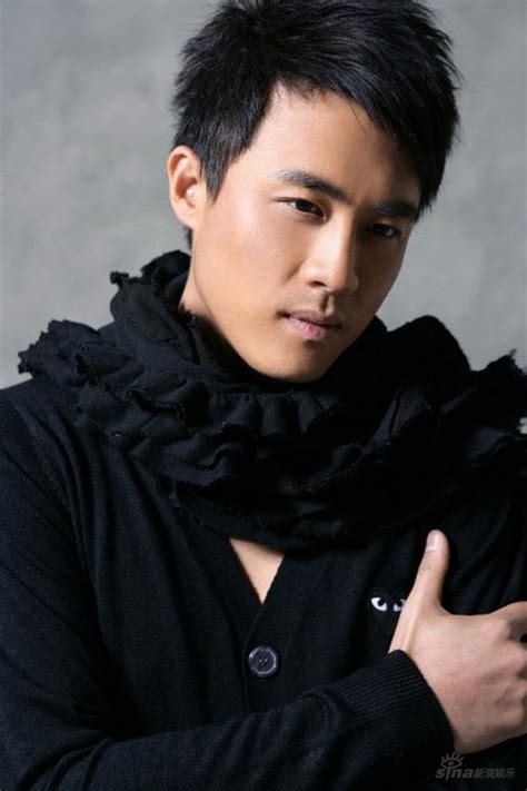 His parents are also in the performing business. 杜淳写真打造时尚潮人 展现80后活力(组图)(2)_影音娱乐_新浪网