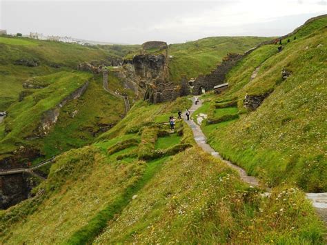 La contea inglese della cornovaglia è uno dei luoghi più belli e magici del nord europa. Tintagel, castello di Re Artù - Viaggi, vacanze e turismo ...