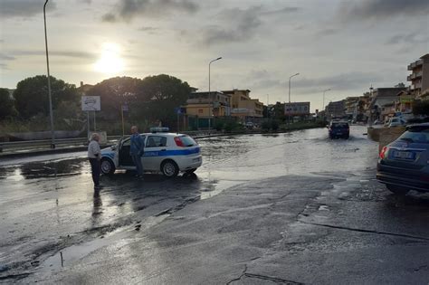 Via Venezia Allagata Transito Bloccato Effetti Delle Piogge Sulla