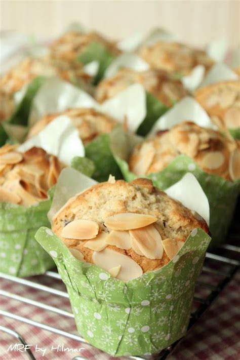De relleno podría haber elegido hacer cualquier otro, pero me decidí por el mismo de la última publicación : Muffins o ponquecitos de arándanos y chocolate blanco ...