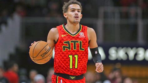 A look at the calculated cash earnings for trae young, including any upcoming years. Trae Young a participé à un match de basketball en ...