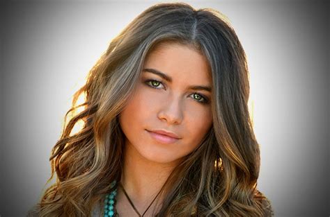 Sofia Reyes Makes A Cameo Alongside Her Song 1 2 3 In Jeep