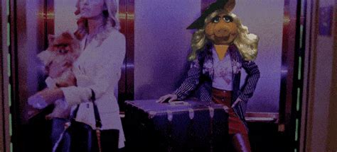 Miss Piggy Sings Rihannas Bbhmm Brings Joy Back Into Our Lives