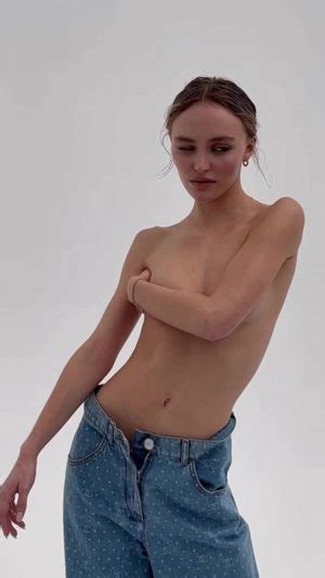 lily rose depp nipples again of the day