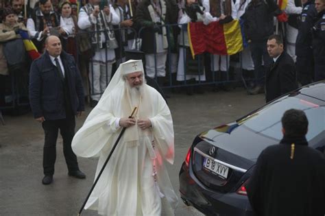 Mercedes sl63 amg nu este prima limuzină achizitionată de gigi becali. Ce maşină îl plimbă pe Patriarhul Daniel prin România ...
