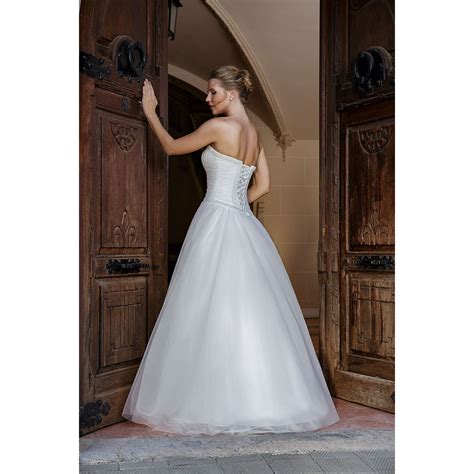 So lassen sich die kosten für das kleid reduzieren und das budget eurer hochzeit etwas schonen. Karmen's Brautmoden Hannover: Verkauf, Verleih, Second Hand