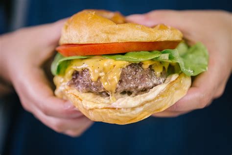 How To Cook The Perfect Burger By Chefsteps Hypebeast