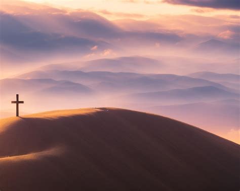 Premium Photo Cross In A Beautiful Sunset Over The Mountain Catholic