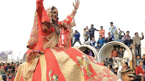 para orang suci transgender dalam prosesi hindu di india bbc news indonesia