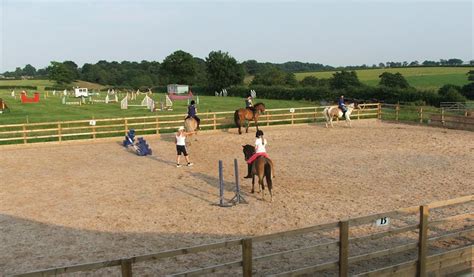 Cheshire Riding School And Hacking Centre Ridingtrekking Centre In