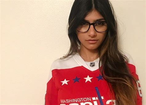 Eks Bintang Porno Lelang Kacamata Legendaris Untuk Bantu Korban Ledakan Di Beirut